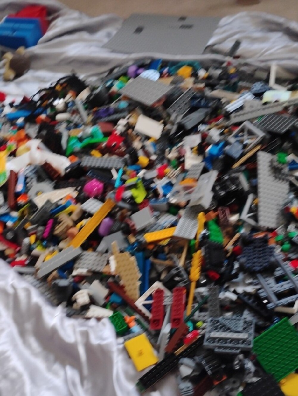 Assorted Legos Pieces.  Over 40 Lbs - Picture 4 of 13
